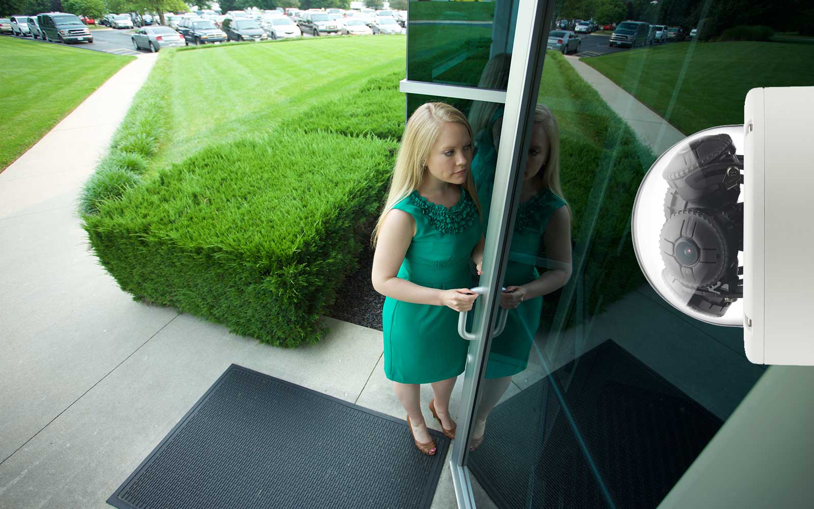 woman-at-office-building